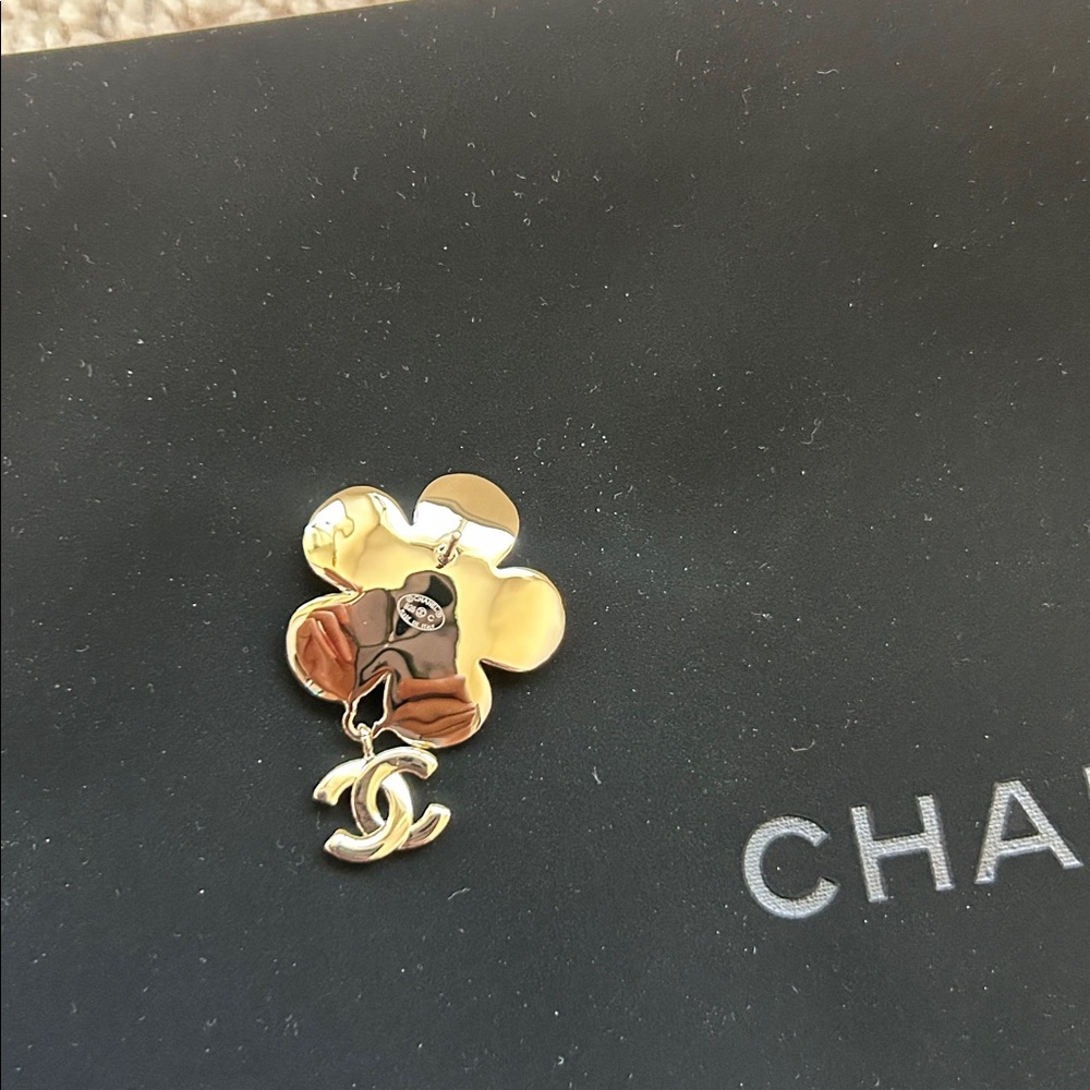 Chanel pendant Earrings - Picture 8 of 10